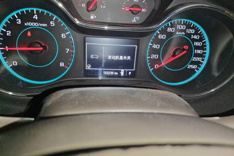 Used Chevrolet Cruze 2015 1.5L Automatic Fashion Navigation Edition Odometer Close Up