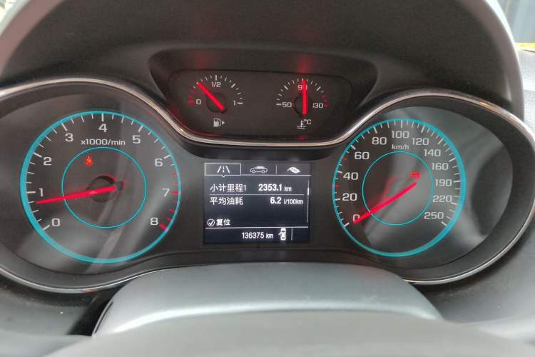 Used Chevrolet Cruze 2015 1.5L Manual Elite Edition Odometer Close Up