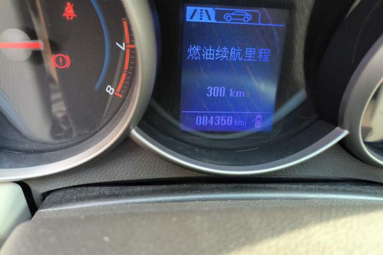 Used Chevrolet Cruze 2015 1.5L Classic SL MT Odometer Close Up