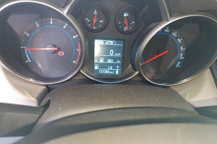 Used Chevrolet Cruze 2015 1.5L Classic SL MT Odometer Close Up