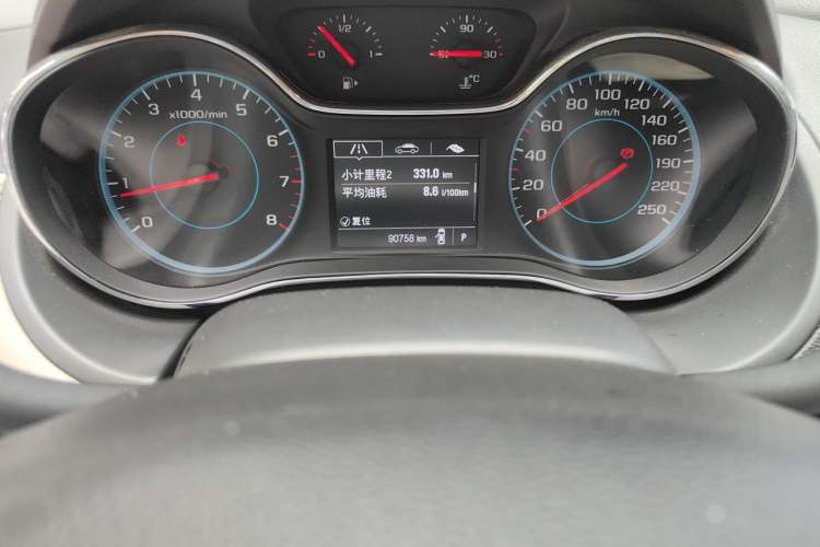 Used Chevrolet Cruze 2015 1.5L Automatic Luxury Edition Odometer Close Up