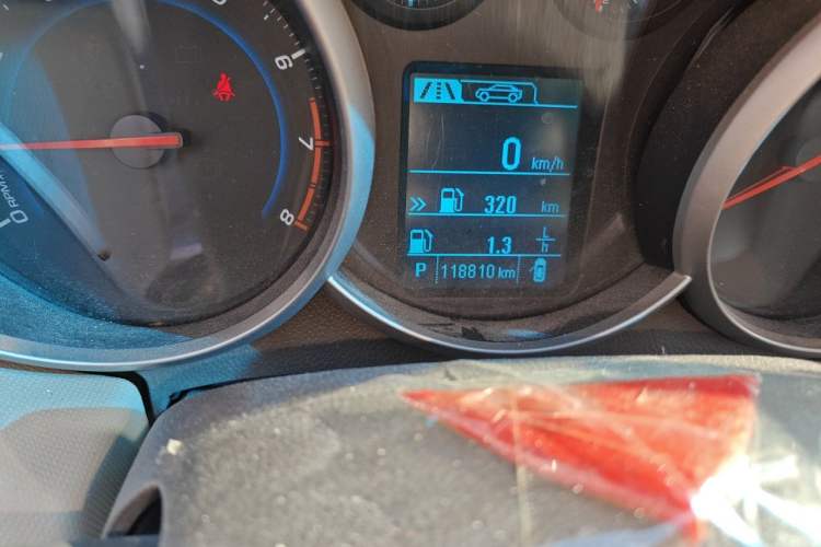Used Chevrolet Cruze 2015 1.5L Classic SE AT Odometer Close Up