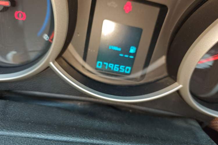 Used Chevrolet Cruze 2015 Hatchback 1.6L Automatic Comfort Edition Odometer Close Up