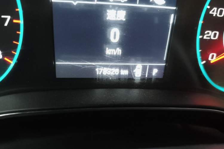 Used Chevrolet Cruze 2015 1.5L Automatic Luxury Edition Odometer Close Up