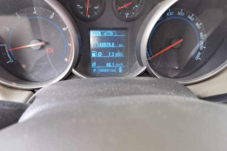 Used Chevrolet Cruze 2015 1.5L Classic SE AT Odometer Close Up