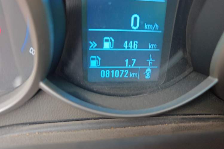 Used Chevrolet Cruze 2015 1.5L Classic SL MT Odometer Close Up