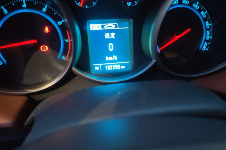 Used Chevrolet Cruze 2015 1.5L Classic SE AT Odometer Close Up