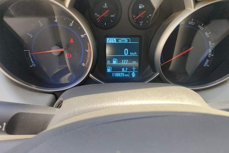 Used Chevrolet Cruze 2015 1.5L Classic SE MT Odometer Close Up