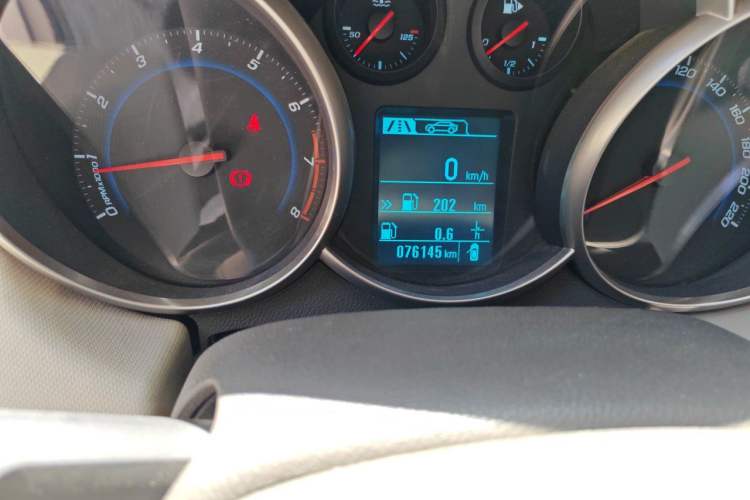 Used Chevrolet Cruze 2015 1.5L Classic SE MT Odometer Close Up