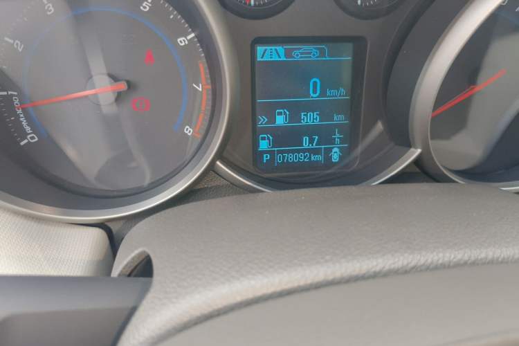 Used Chevrolet Cruze 2015 1.5L Classic SE AT Odometer Close Up