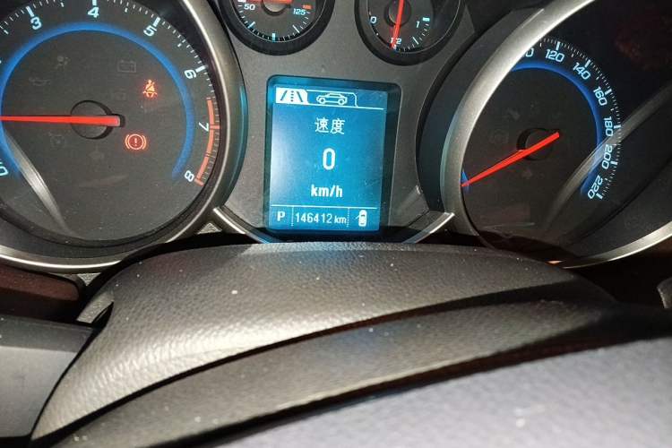 Used Chevrolet Cruze 2015 1.5L Classic SE AT Odometer Close Up