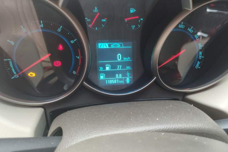 Used Chevrolet Cruze 2015 1.5L Classic SL MT Odometer Close Up