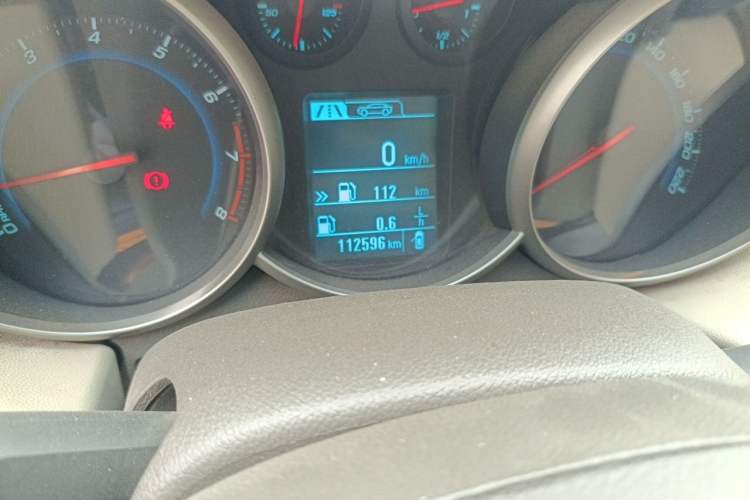 Used Chevrolet Cruze 2015 1.5L Classic SL MT Odometer Close Up