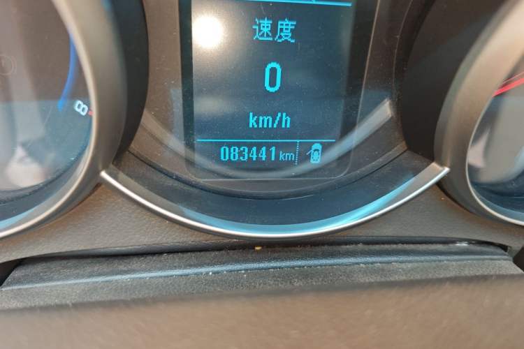 Used Chevrolet Cruze 2015 1.5L Classic SL MT Odometer Close Up