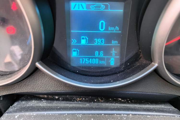 Used Chevrolet Cruze 2015 1.5L Classic SE MT Odometer Close Up