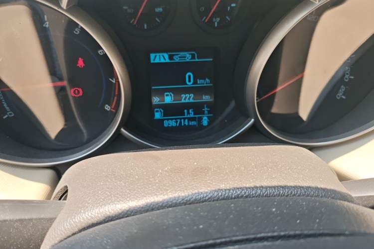 Used Chevrolet Cruze 2015 1.5L Classic SE MT Odometer Close Up