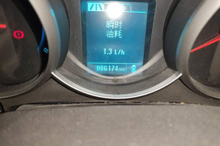 Used Chevrolet Cruze 2015 1.5L Classic SL MT Odometer Close Up