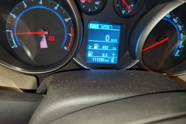 Used Chevrolet Cruze 2015 1.5L Classic SE MT Odometer Close Up