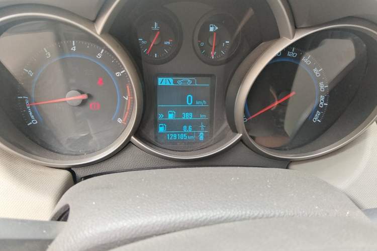 Used Chevrolet Cruze 2015 1.5L Classic SE MT Odometer Close Up