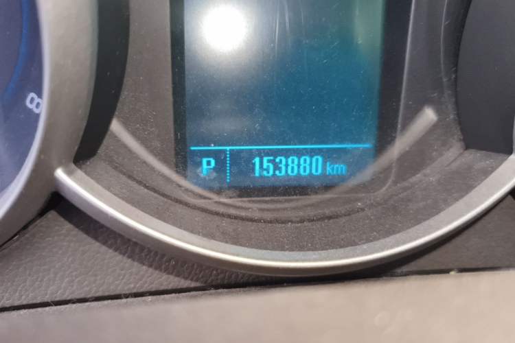 Used Chevrolet Cruze 2015 1.5L Classic SE AT Odometer Close Up