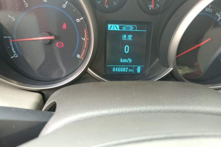 Used Chevrolet Cruze 2015 1.5L Classic SE MT Odometer Close Up