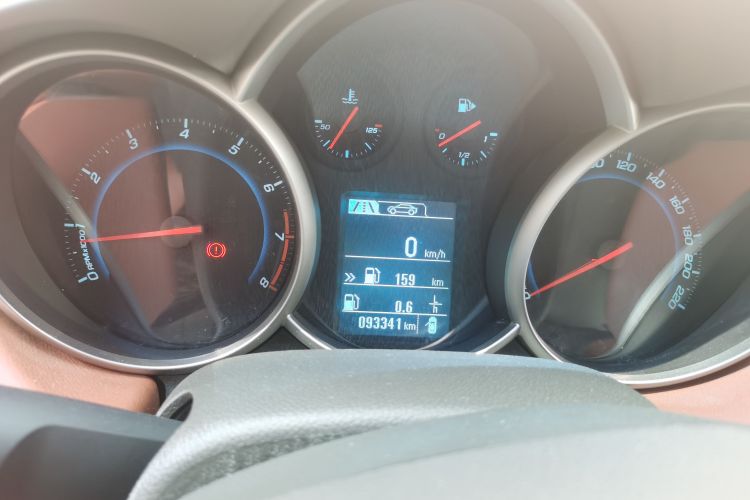 Used Chevrolet Cruze 2015 1.5L Classic SL MT Odometer Close Up