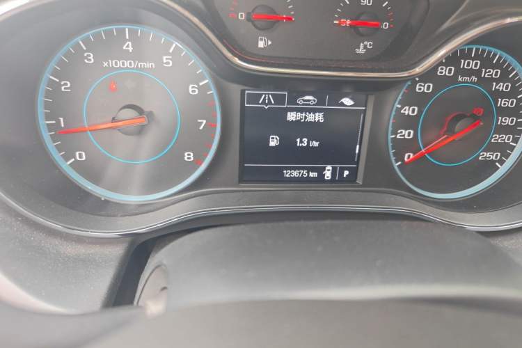 Used Chevrolet Cruze 2015 1.5L Automatic Luxury Edition Odometer Close Up