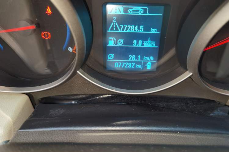 Used Chevrolet Cruze 2015 1.5L Classic SL MT Odometer Close Up