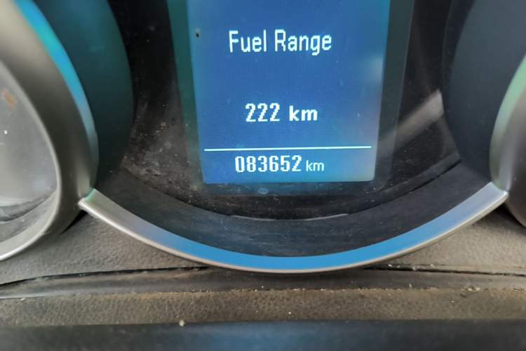 Used Chevrolet Cruze 2015 1.5L Classic SL MT Odometer Close Up