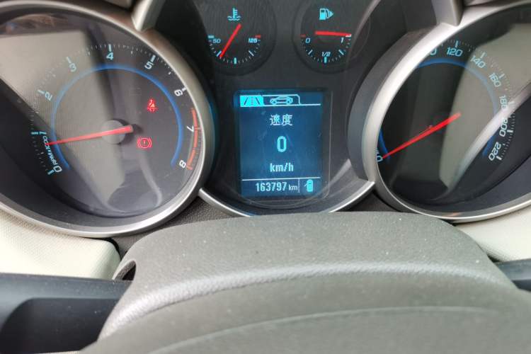 Used Chevrolet Cruze 2015 1.5L Classic SE MT Odometer Close Up