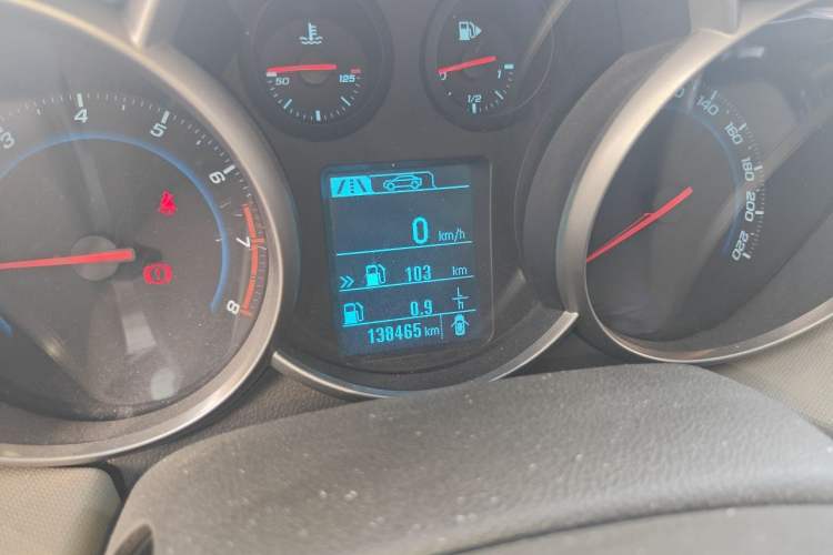 Used Chevrolet Cruze 2015 1.5L Classic SE MT Odometer Close Up