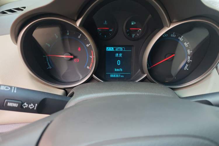 Used Chevrolet Cruze 2015 1.5L Classic SE MT Odometer Close Up