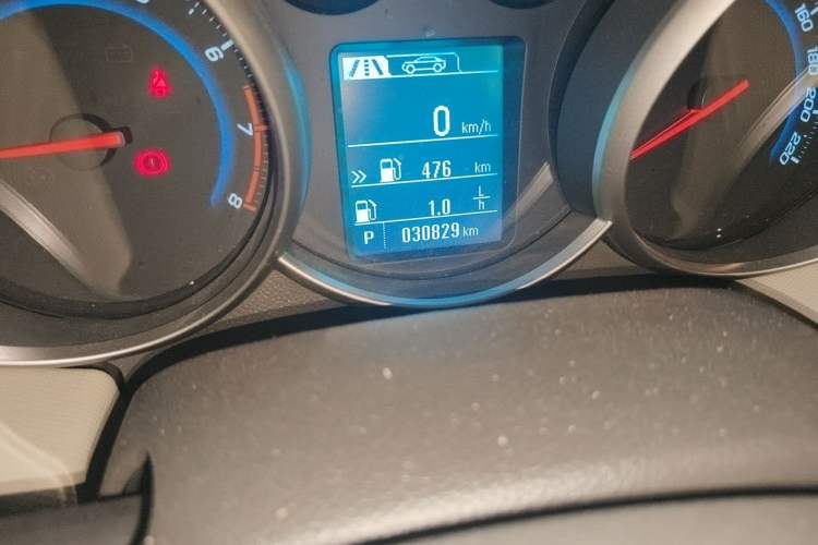 Used Chevrolet Cruze 2015 1.5L Classic SE AT Odometer Close Up