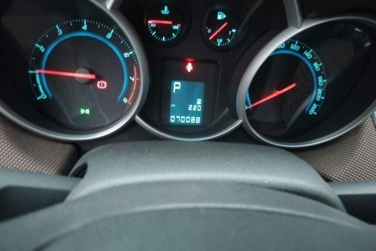 Used Chevrolet Cruze 2015 Hatchback 1.6L Automatic Comfort Edition Odometer Close Up