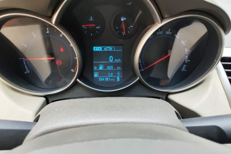 Used Chevrolet Cruze 2015 1.5L Classic SL MT Odometer Close Up