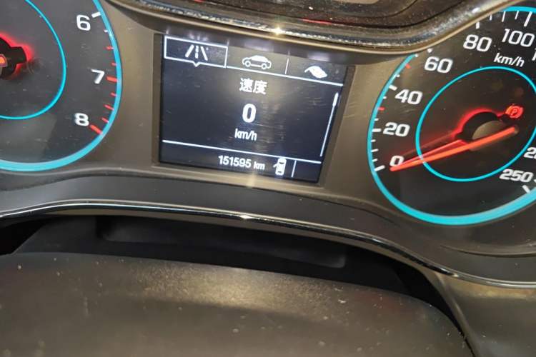 Used Chevrolet Cruze 2015 1.5L Manual Elite Edition Odometer Close Up
