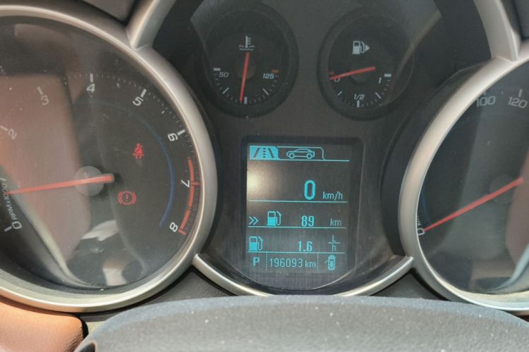 Used Chevrolet Cruze 2015 1.5L Classic SE AT Odometer Close Up