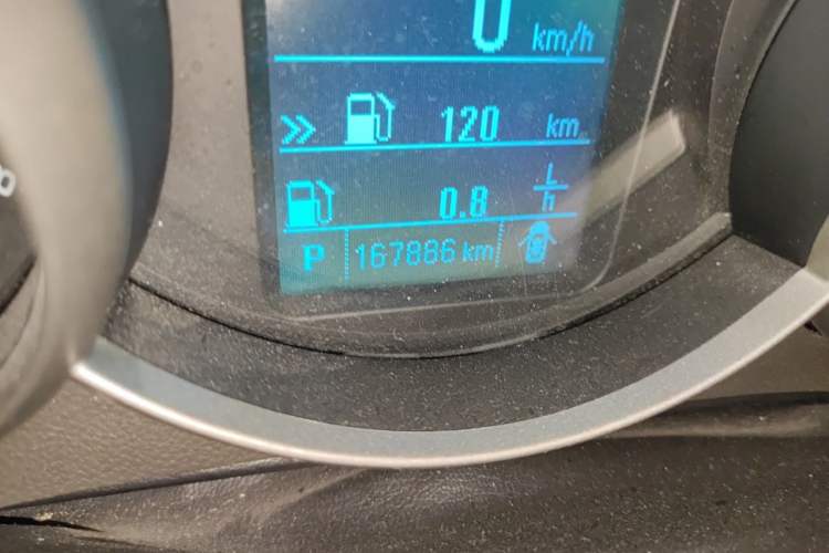 Used Chevrolet Cruze 2015 1.5L Classic SE AT Odometer Close Up