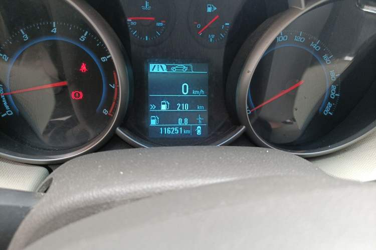 Used Chevrolet Cruze 2015 1.5L Classic SE MT Odometer Close Up
