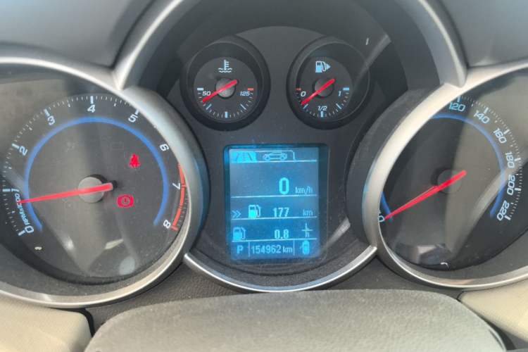 Used Chevrolet Cruze 2015 1.5L Classic SE AT Odometer Close Up