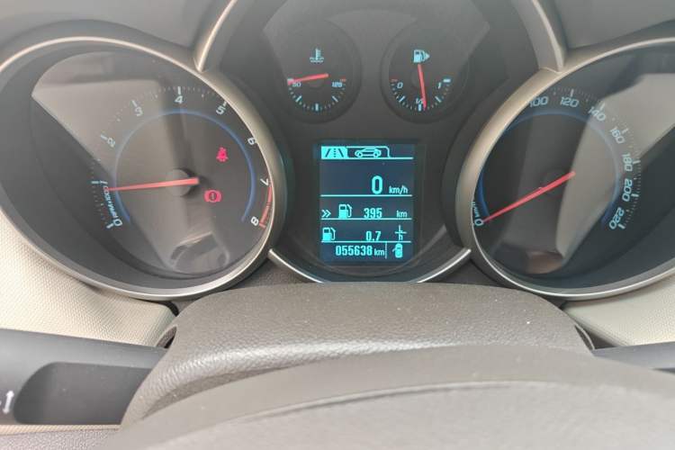 Used Chevrolet Cruze 2015 1.5L Classic SE MT Odometer Close Up