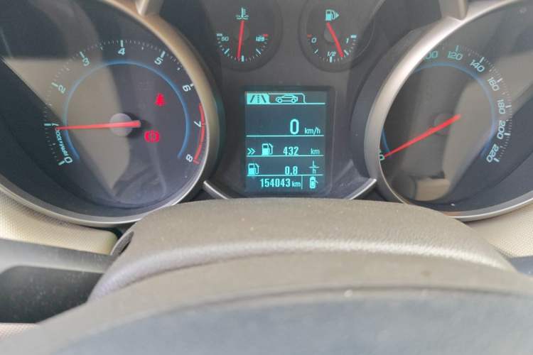 Used Chevrolet Cruze 2015 1.5L Classic SE MT Odometer Close Up