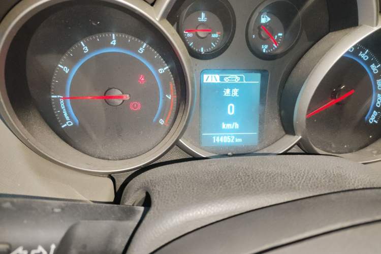 Used Chevrolet Cruze 2015 1.5L Classic SE MT Odometer Close Up