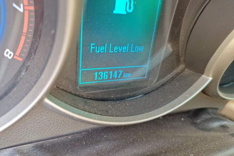 Used Chevrolet Cruze 2015 1.5L Classic SL MT Odometer Close Up