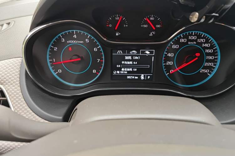 Used Chevrolet Cruze 2015 1.5L Automatic Fashion Navigation Edition Odometer Close Up