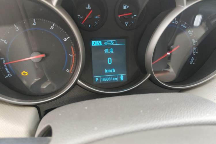 Used Chevrolet Cruze 2015 1.5L Classic SE AT Odometer Close Up