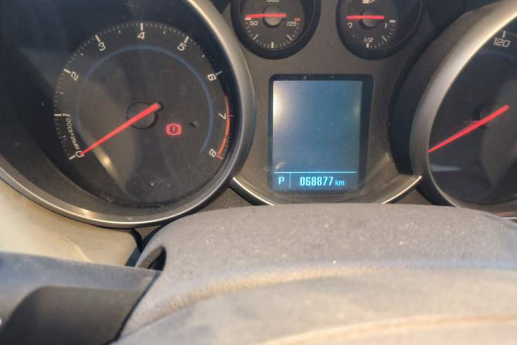 Used Chevrolet Cruze 2015 1.5L Classic SE AT Odometer Close Up