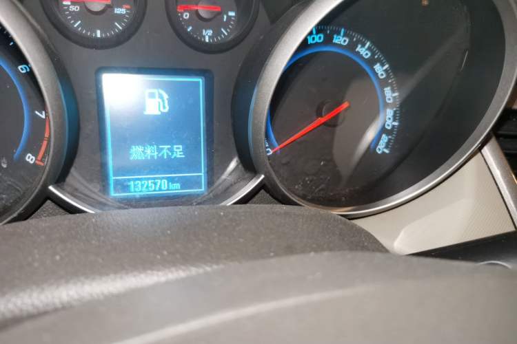 Used Chevrolet Cruze 2015 1.5L Classic SE MT Odometer Close Up