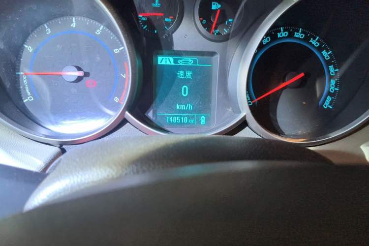 Used Chevrolet Cruze 2015 1.5L Classic SL MT Odometer Close Up