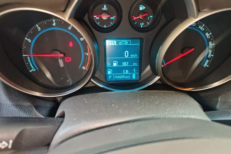 Used Chevrolet Cruze 2015 1.5L Classic SE AT Odometer Close Up